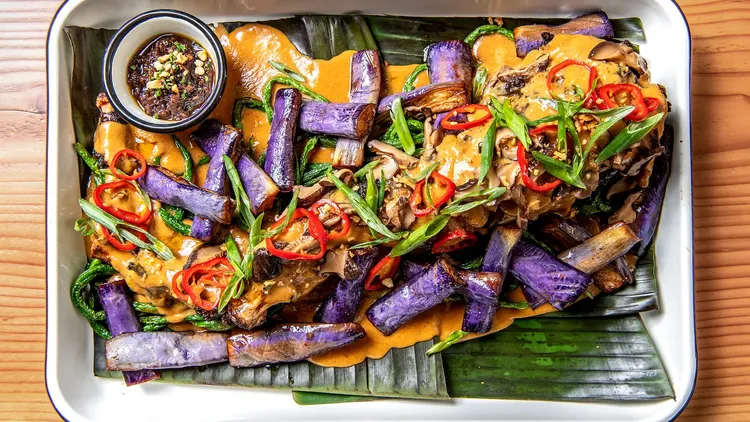 From a garage pop-up to a brick-and-mortar in Melrose Hill, Bill Addison reviews Filipino favorite, Kuya Lord.