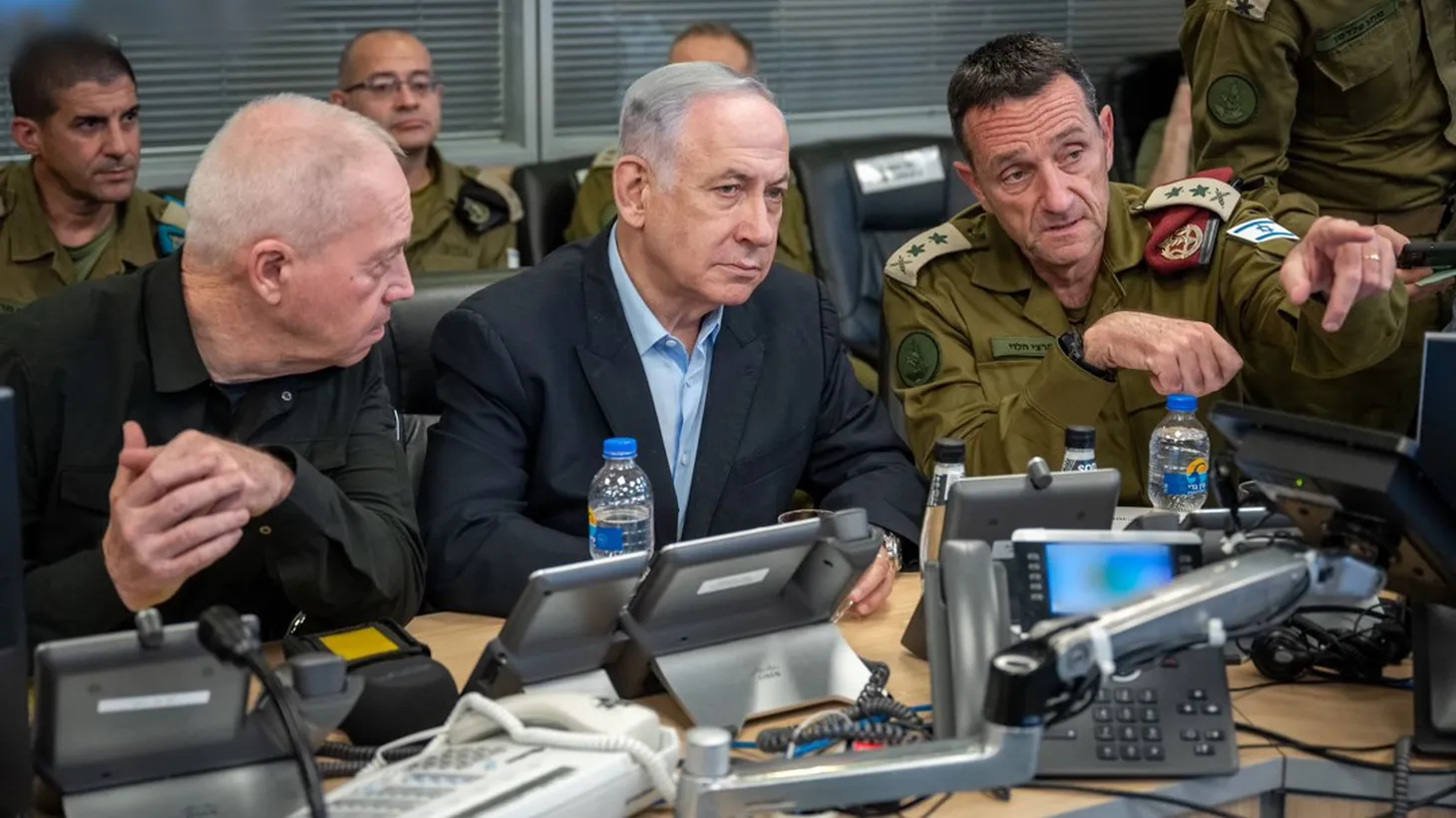 Benjamin Netanyahu with IDF staff.