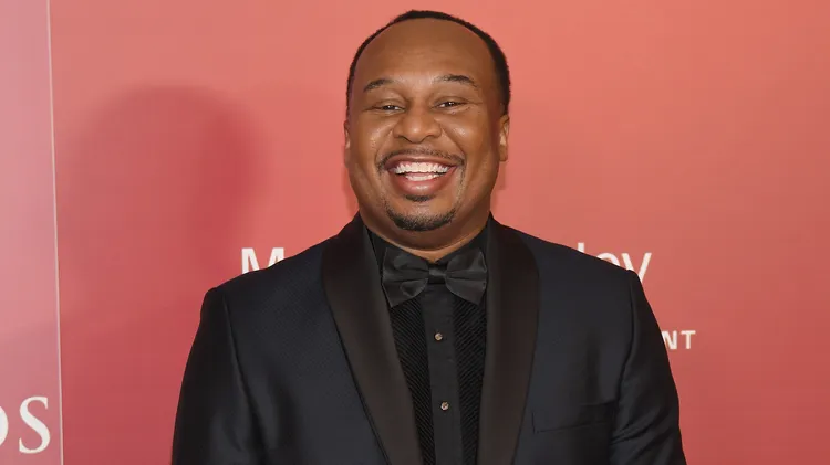 “I pledge allegiance to the joke,” says comedian Roy Wood Jr., explaining his approach to hosting CNN’s take on the British quiz show “Have I Got News For You.”