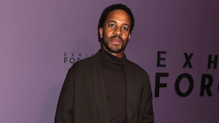 Actor André Holland discusses his admiration for Theater de Complicité, which emphasizes physical expression over language.