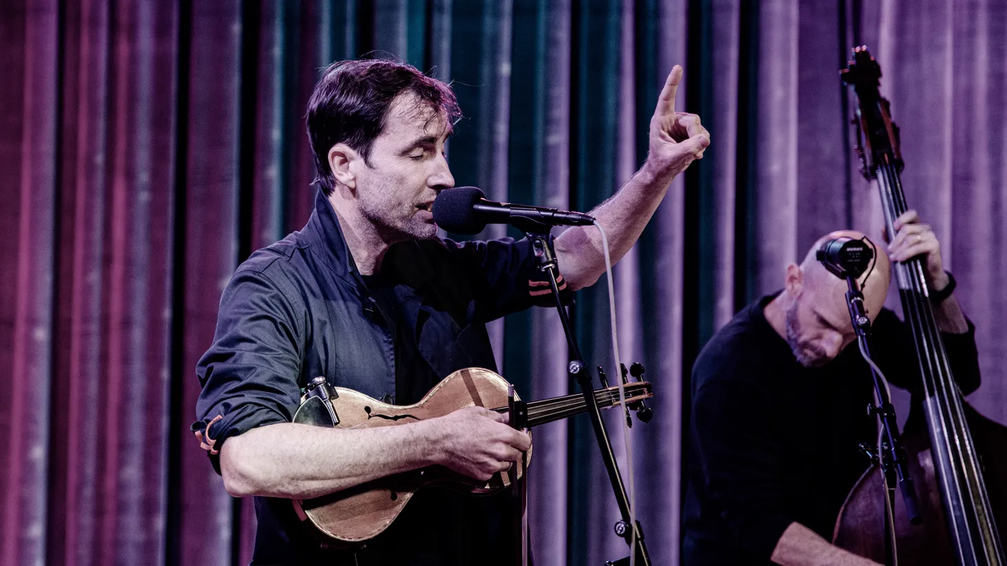 Andrew Bird Trio transports KCRW’s Annenberg Performance Studio to (almost) bygone eras with their set of jazz standards.