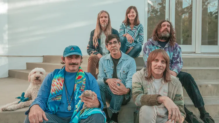 We have a new song for you from the canyons of Southern California, courtesy of our old friends Beachwood Sparks , who are known to echo the cosmic fervor of The Byrds’ legendary…