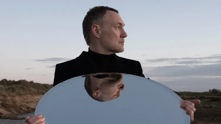 Today’s Top Tune: David Gray – ‘Plus & Minus’