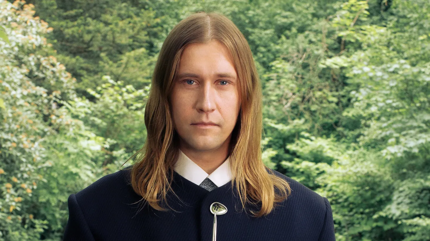 As we gear up this spooky season, a track that stands out for its haunting sound is Jaakko Eino Kalevi teaming up with French actress and singer Alma Jodorowsky on the ‘80s-fueled “Palace In My Head.” Culled from a new album, Chaos Magic (due Nov.