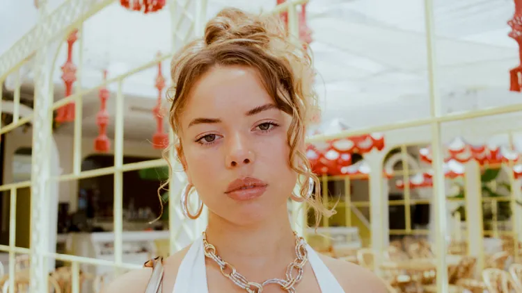 West London-based singer-songwriter Nilüfer Yanya has been receiving well-deserved praise for her new full length, My Method Actor, an organic and intimate recording.