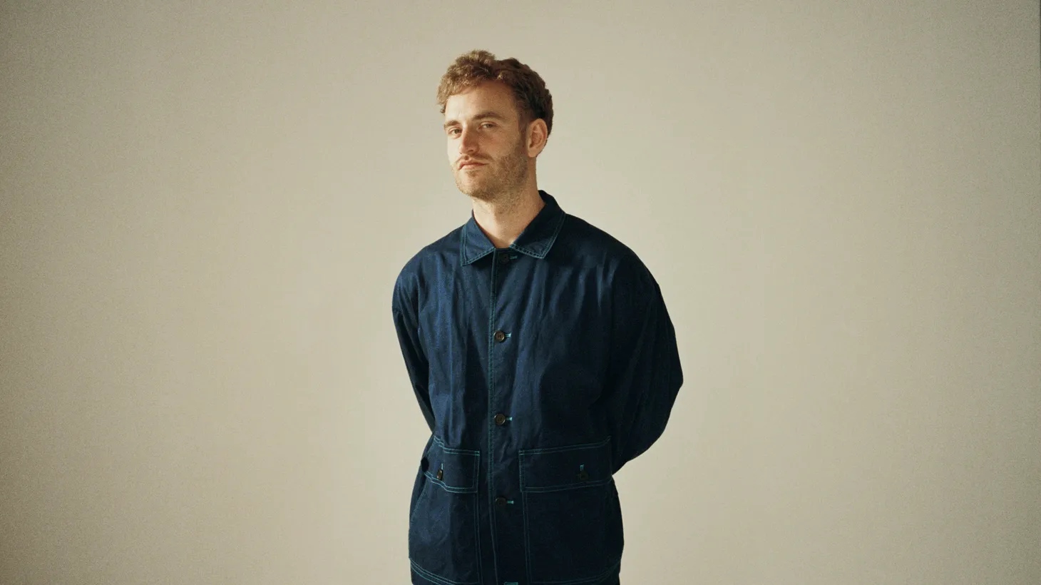 One of our favorite musicians and producers, Tom Misch , has recently unveiled his new EP, Six Songs. A master at R&B-infused, smooth, soulful melodies, we share “Colourblind” featuring Loyle Carner.