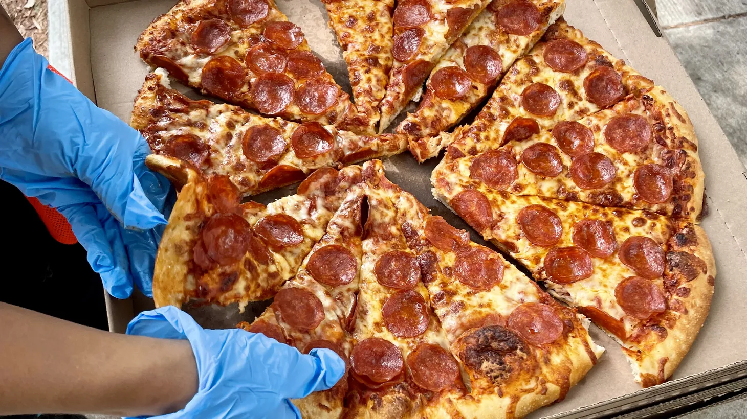 Thomasina Gross, a SAG-AFTRA strike captain, prepares pizza for sharing on the Warner Bros. Studio picket line on September 22.