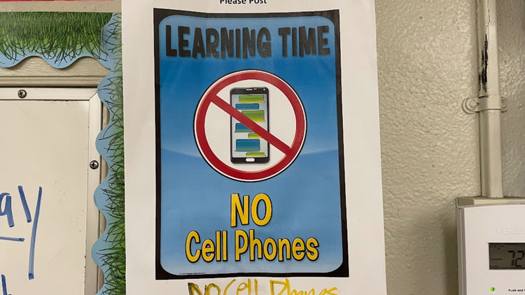 Ahead of cell bans, this phone-free school is thriving