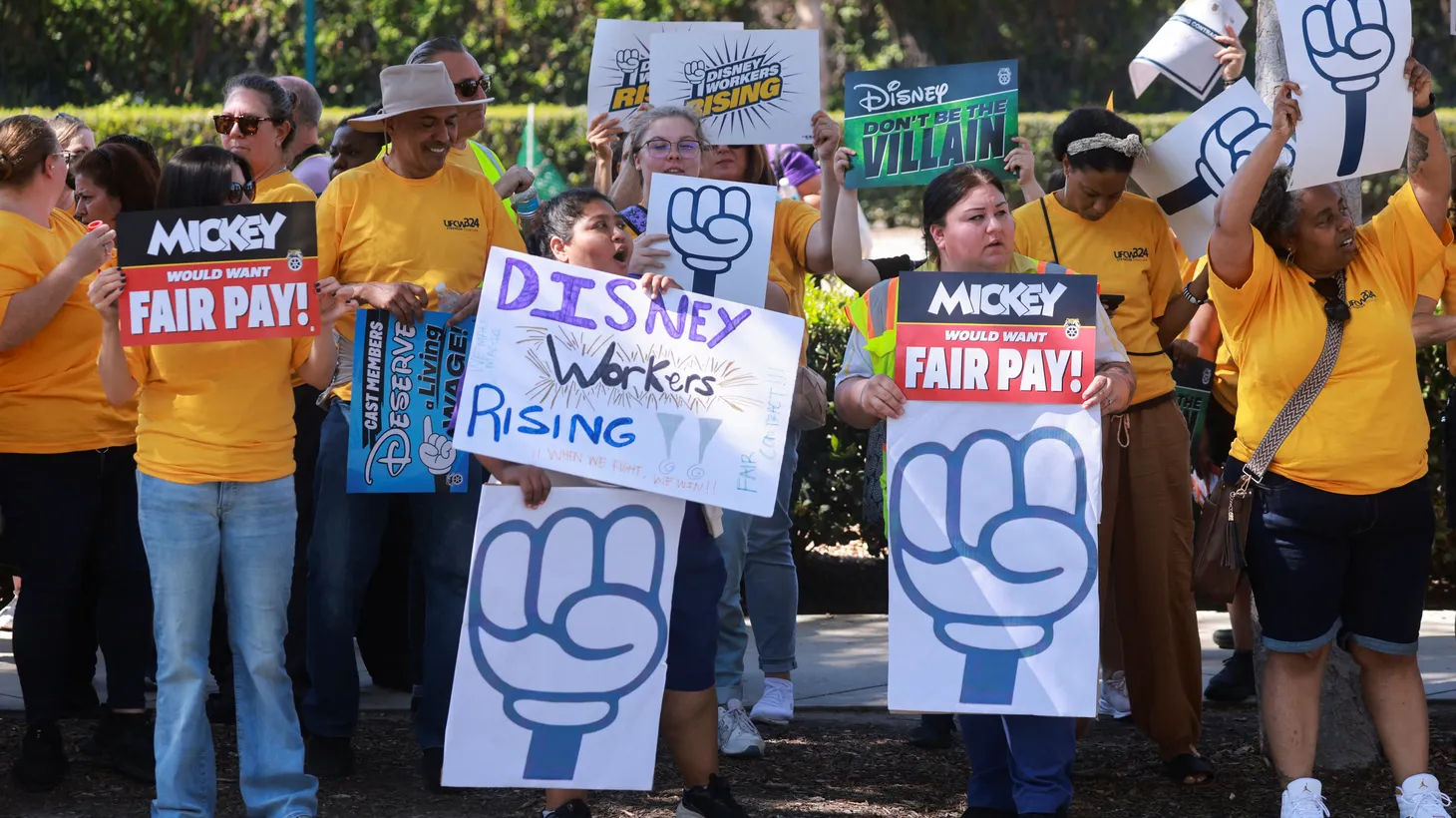 Workers gather with signs as the Teamsters union and Disney cast members demand fair wages at a rally outside Disneyland in Anaheim, California, U.S., July 17, 2024. REUTERS/David Swanson.