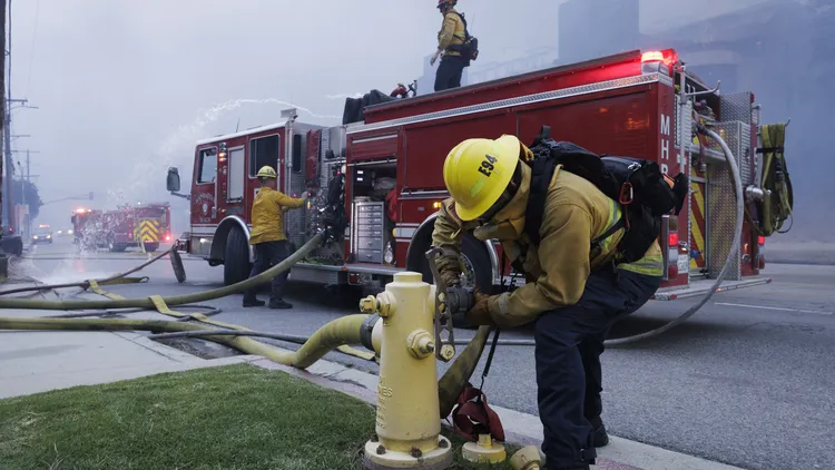 It’s a headline no one would want to see: Fire hydrants being used to fight the Palisades Fire were running dry. How exactly the shortage happened?