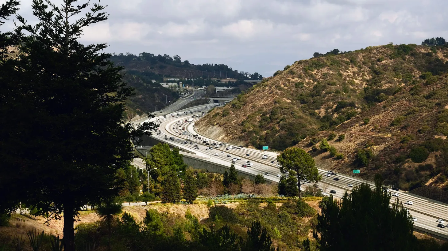 The 405 Sepulveda Pass corridor is one of the busiest stretches of freeway in the nation. Metro is planning a public transit rail option to connect the San Fernando Valley and LA’s west side.