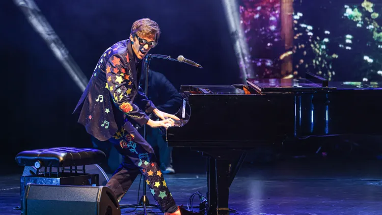 Addiction to applause: Elton John inspired a cover artist’s sobriety