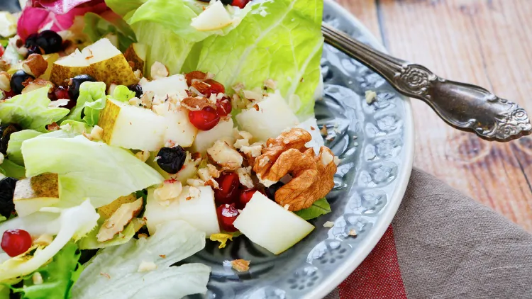 Post-Thanksgiving: Time for crunchy salad!